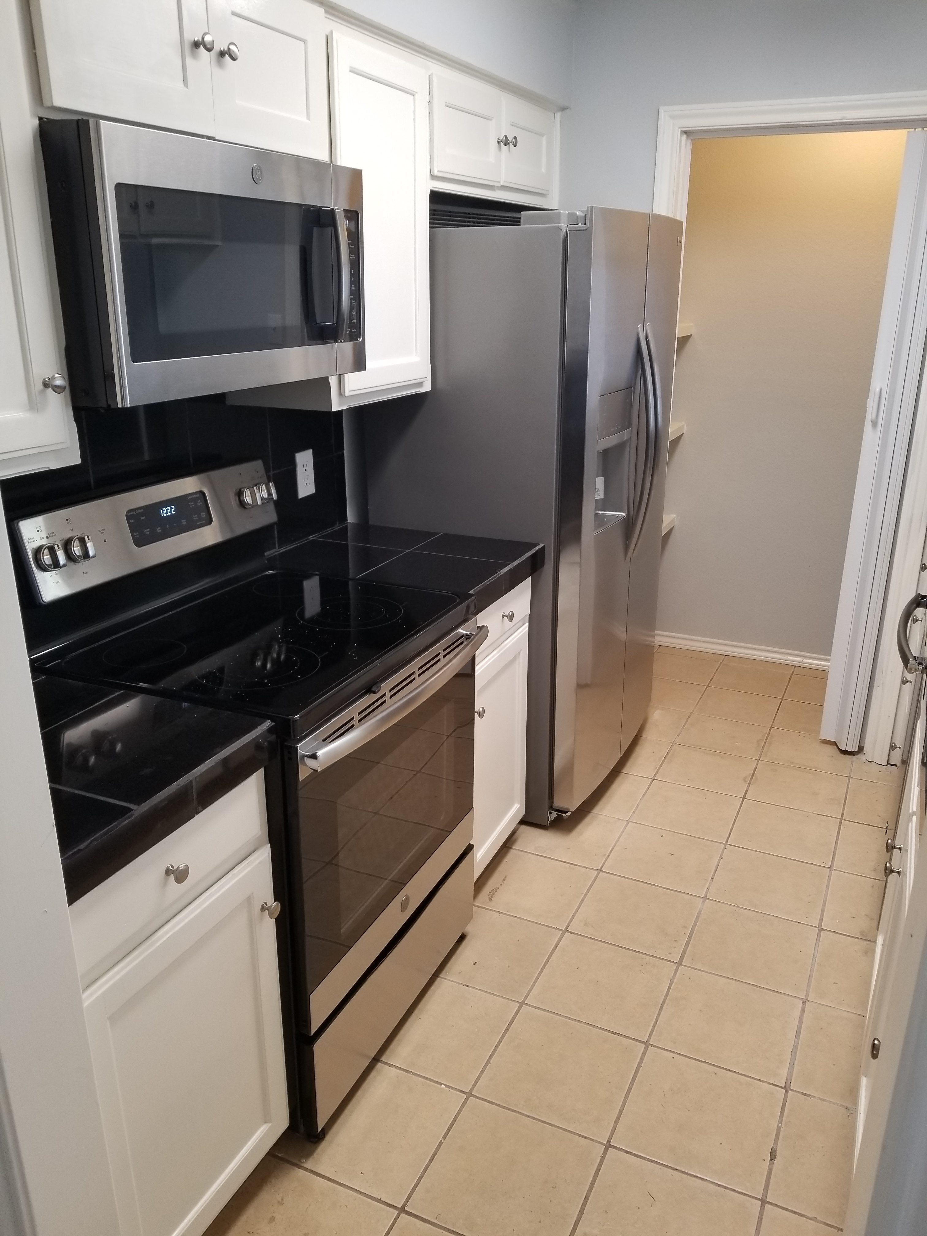 NEW APPLIANCES - LARGE PANTRY